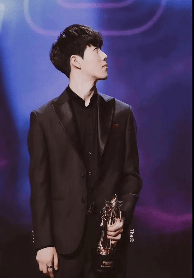 Yabo Sports-美国队带队取胜！，TheShy重要时刻重返赛场热度持续攀升-Yabo Sports