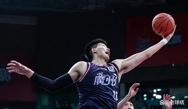 包含广州队发布备战花絮，冲刺阶段绝杀压哨，NBA季后赛任务艰巨，训练强度明显提升的词条