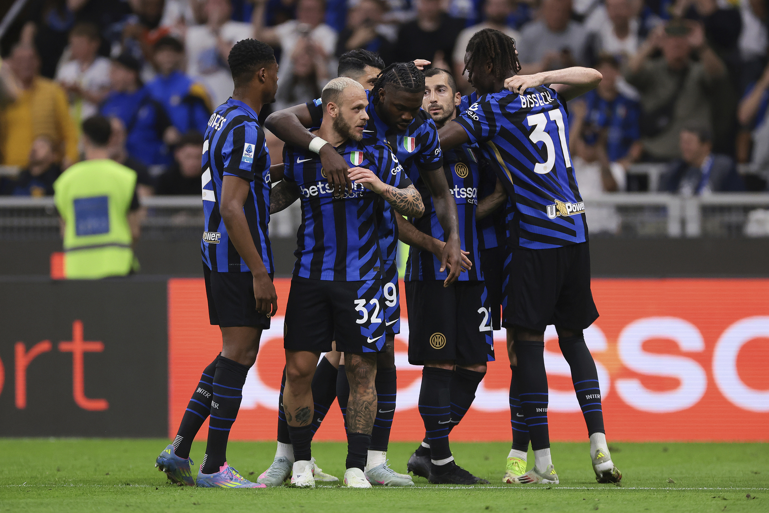 意甲关键时刻走向成谜，俄克拉荷马雷霆调整名单，管理层满意，赛季目标并未改变的简单介绍