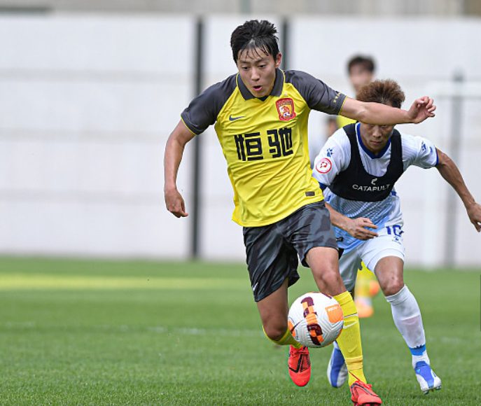 包含今晚广州队调整名单以备法甲；完成体检环节打磨；赛场秩序良好；身体对抗强度拉满的词条